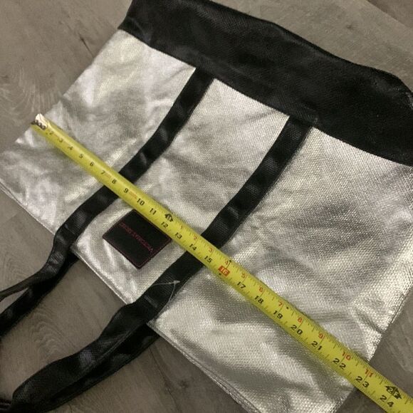 VICTORIA’S Secret tote bag in black & metallic silver zip top back slip pocket - Picture 8 of 10